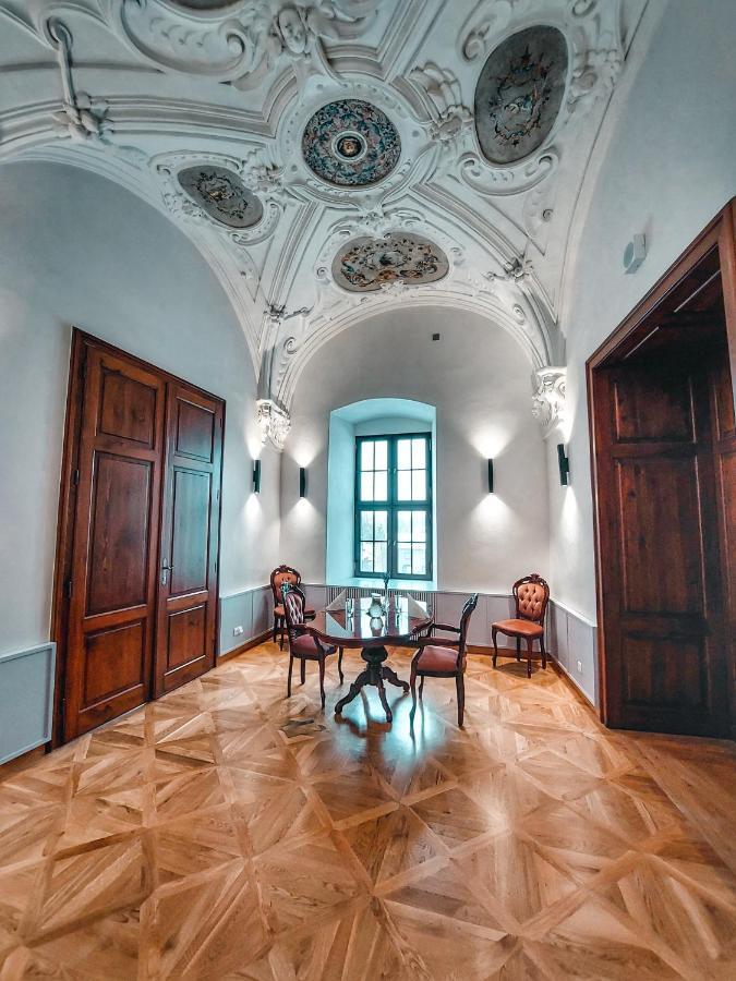 Zamek Trest Hotel Kültér fotó
