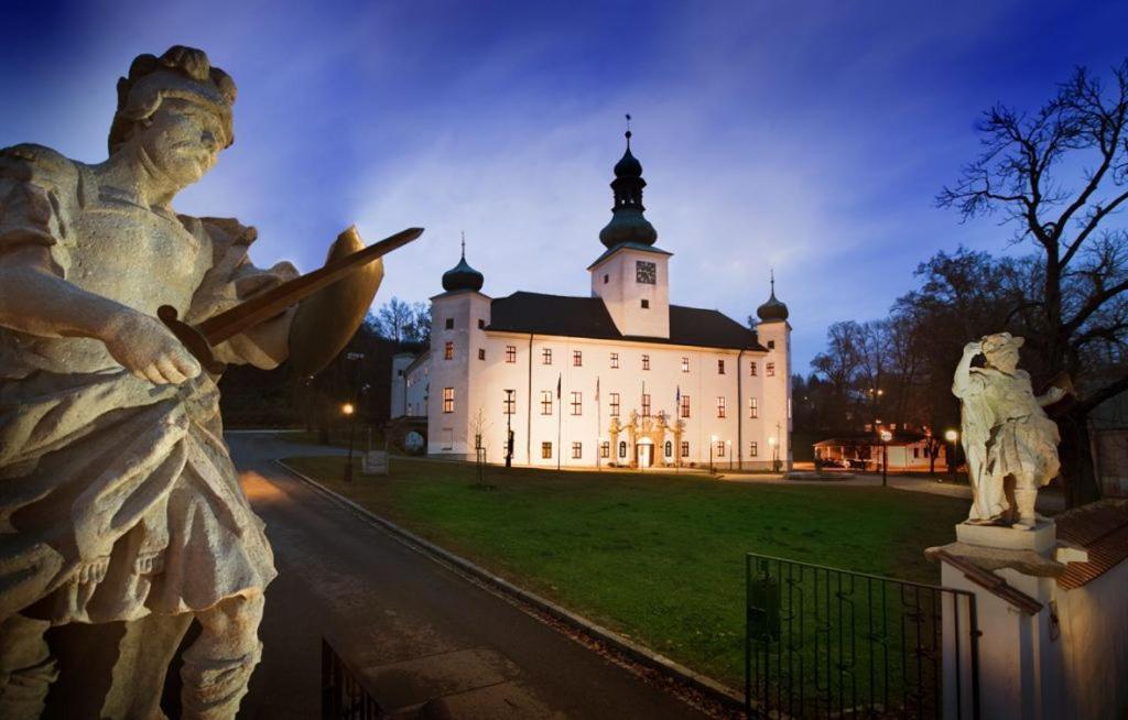 Zamek Trest Hotel Kültér fotó